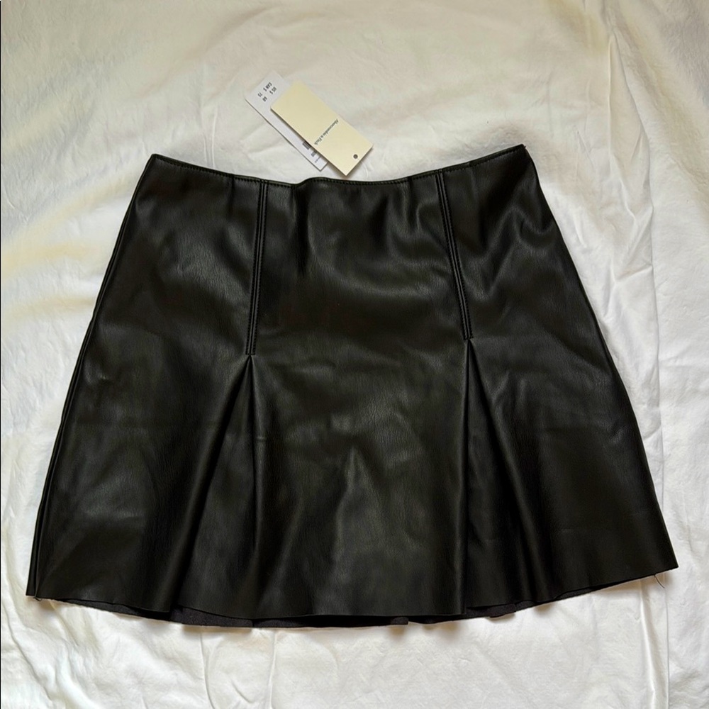 Faux leather skirt / skort